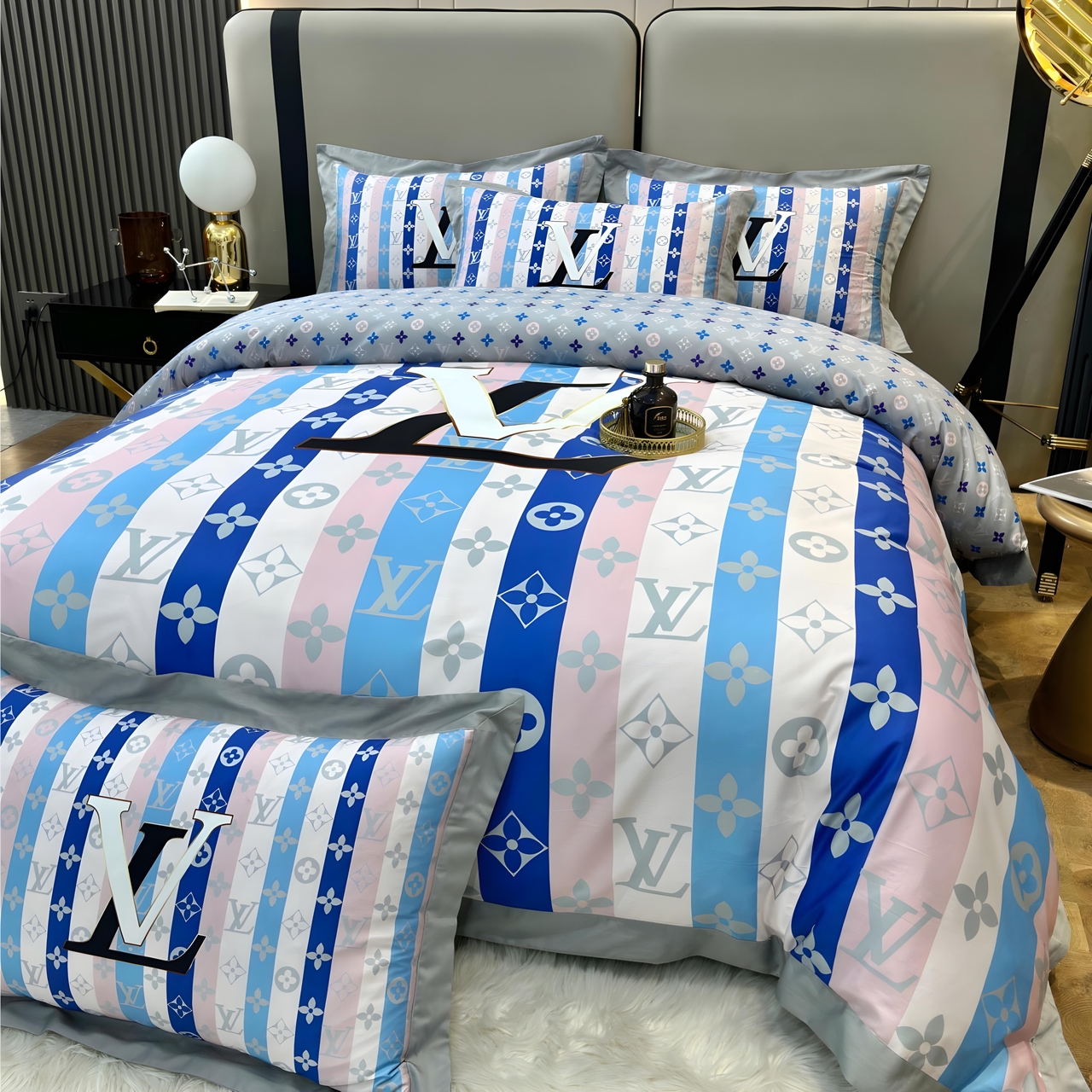 Louis Vuitton Bedding Set – TB589